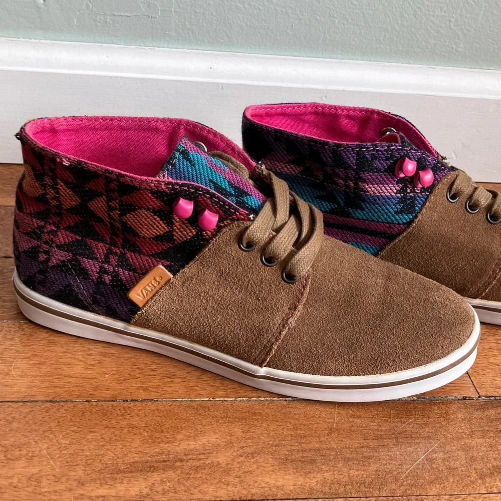 Vans Chukka Boot Women’s Size 5 Suede Tribal Print Pink Lined Sneakers